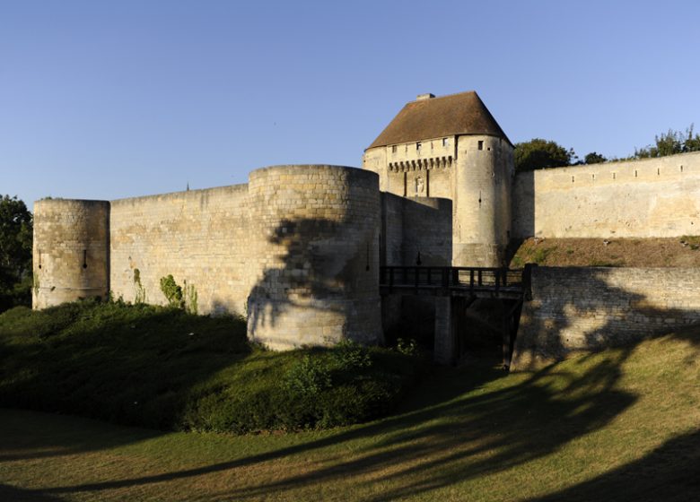 Vue sur les remparts du château de Caen dans le Calvados 