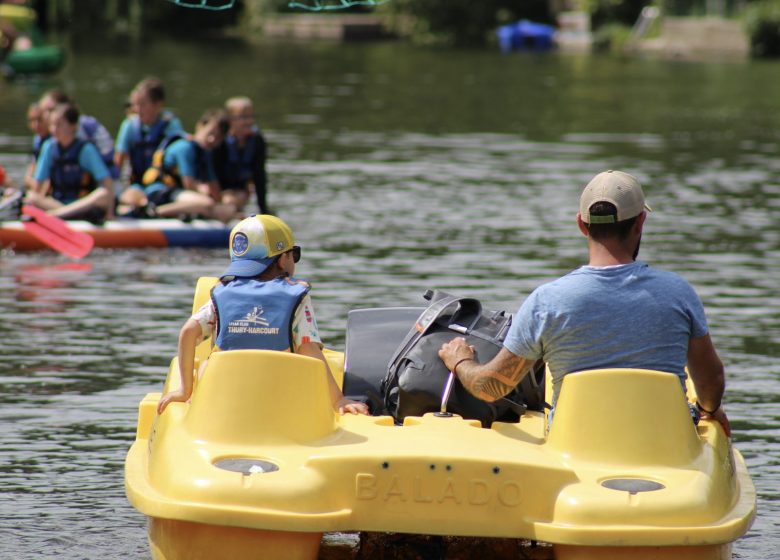 Pedalo sortie en famille enfants suisse normande