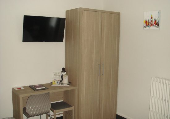 hotel-le-savoy-bureau-rangement