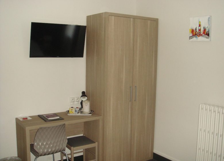 hotel-le-savoy-bureau-rangement