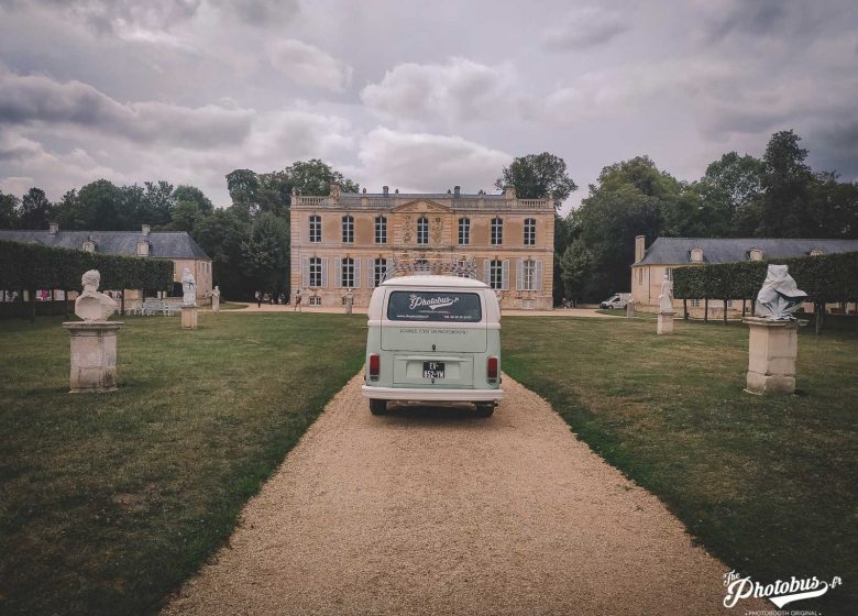 the-photobus-devant-chateau