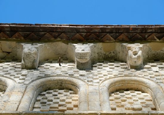 Eglise de Thaon – modillons