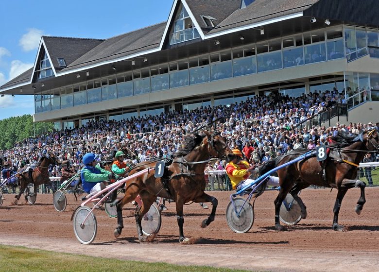 Course de trot à l'Hipprodrome de Caen en Normandie