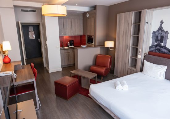 bb-home-grand-studio-kitchenette