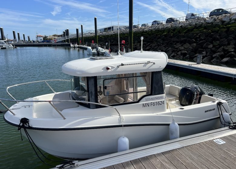 Location de bateaux à moteur à Ouistreham en Normandie avec Capt'&Sea