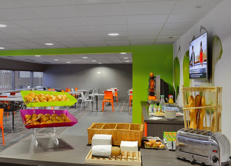 Petit déjeuner buffet de l'hotel Ibis Styles de Caen