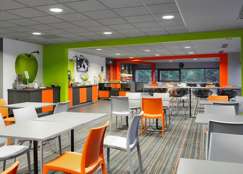 Salle de petit déjeuner de l'hotel Ibis Styles de Caen