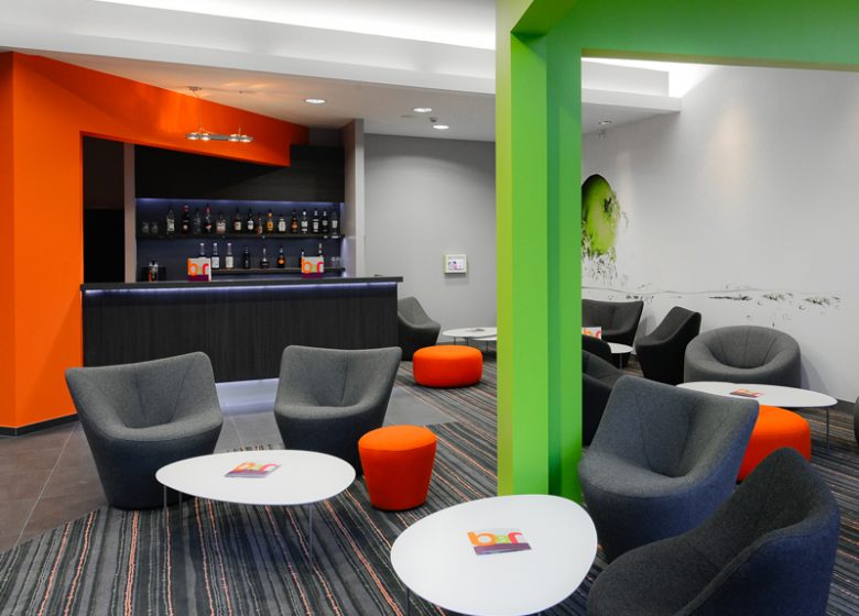 Salon bar de l'hotel Ibis Styles de Caen