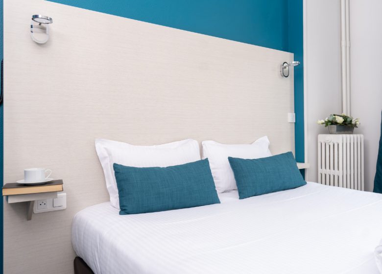 Hotel-chateau-caen-chambre-vue-lit