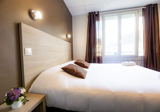 hotel-du-chateau-chambre-confort-marron