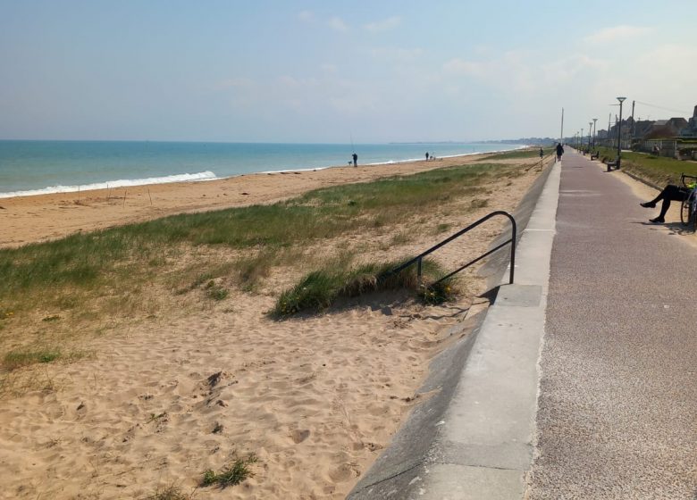 Plage à proximité de la location saisonnière L'Effet Mer à Colleville Montgomery en Normandie