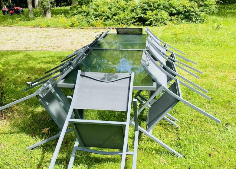 La Balanderie – grande table de jardin