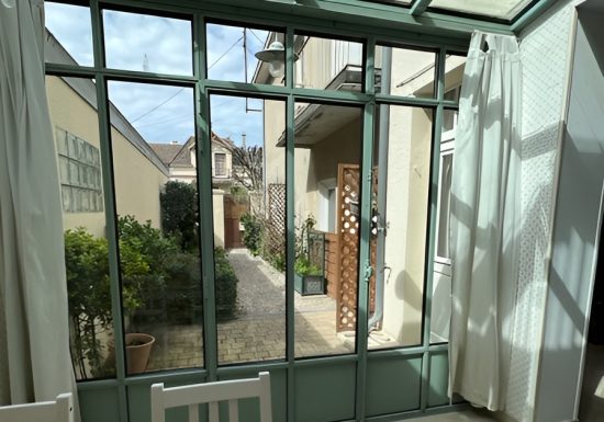 la-belle-de-nacre-cuisine-vue-sur-terrasse