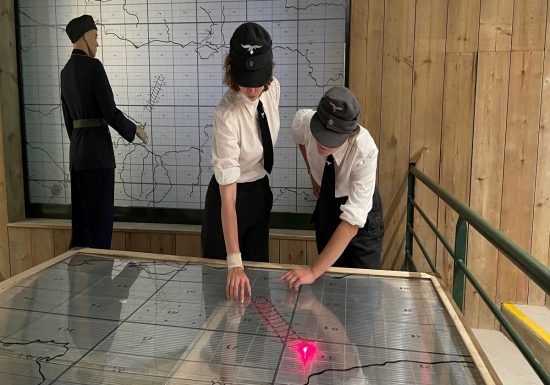 scénographie table seeburg station radar 44