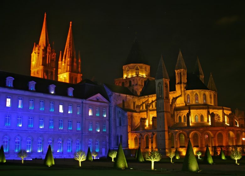 Caen-Façade de l'Abbaye aux Hommes illuminée