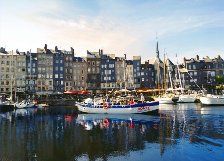Bateau La Calypso et le Vieux Bassin