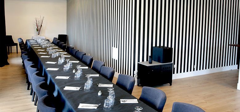 Le loft Salle de reunion grande table-©La Moulerie – Le loft