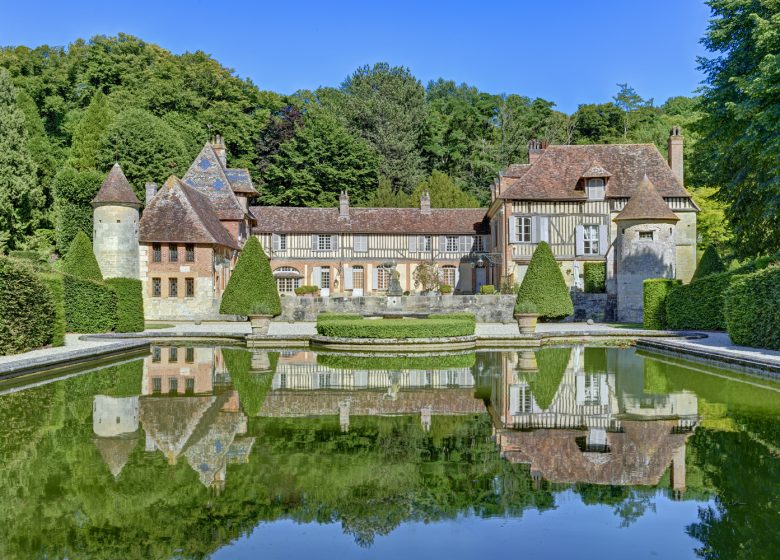Visite des jardins du château de Boutemont à Ouilly le Vicomte à côté de Lisieux en Normandie
