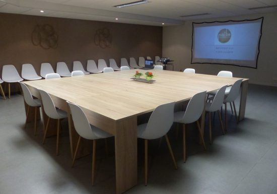 Mai Be – Salle en Carré