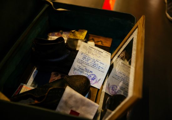 Malette-visite-en-famille-au-Memorial-de-Caen-Caen-la-mer-Tourisme-Les-Conteurs–Droits-reserves-Office-de-Tourisme-des-Congres-