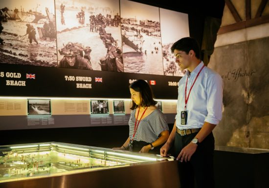 Maquette-operation-militaire-au-memorial-de-Caen-Caen-la-mer-Tourisme-Les-Conteurs–Droits-reserves-Office-de-Tourisme-des-Congres-