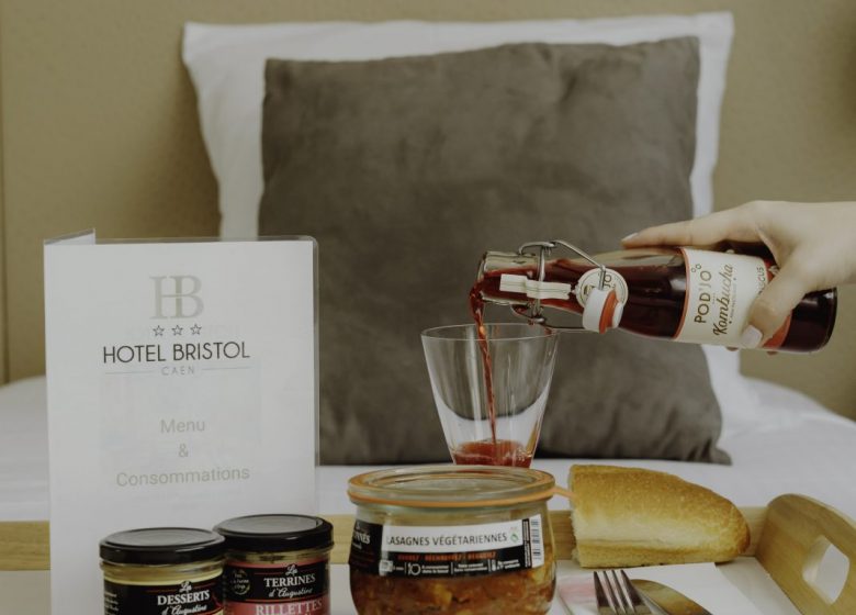 hotel-bristol-plateau-repas-en-chambre-MarionSocialMedia-196