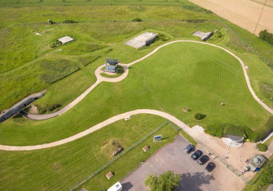 Vues aériennes du musée Radar de Douvres, entre Caen et Courseulles