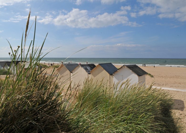 Plage de Ouistreham Riva-Bella avec ses célèbres cabines