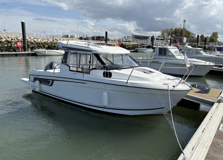 Location de bateaux à moteur à Ouistreham en Normandie avec Capt'&Sea