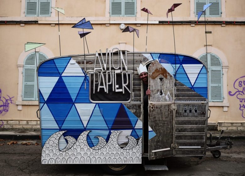 Collectif La Méandre – Avion Papier