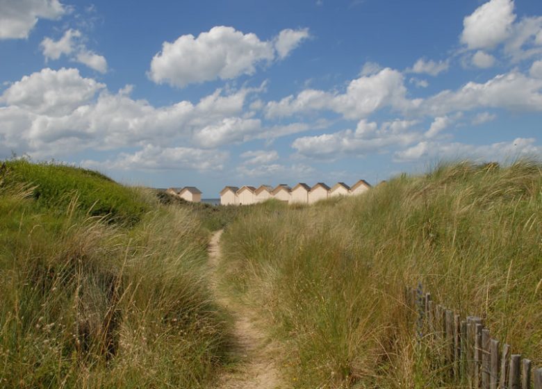 Cabines de plage a Ouistreham Cote de Nacre©JM Gatey