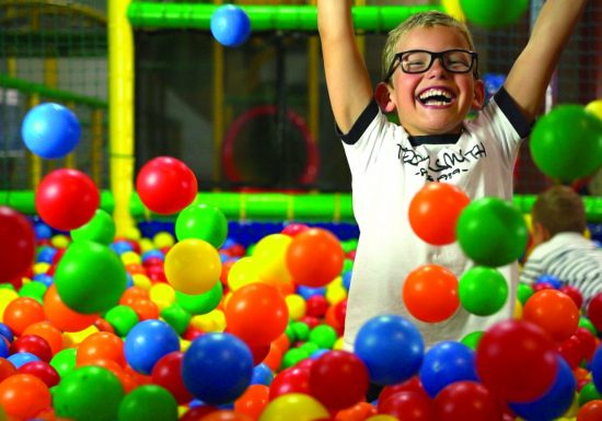 girafou-piscine-balles