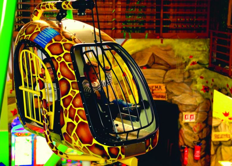 Aire de jeux couverte Girafou à Bénouville