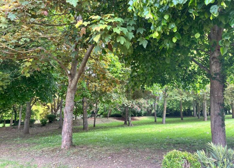 Parc arboré de 2,5 hectares pour événements