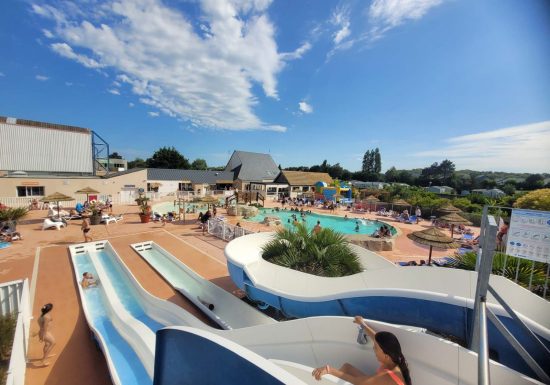 camping-les-prairies-de-la-mer-piscine-exterieure-toboggans