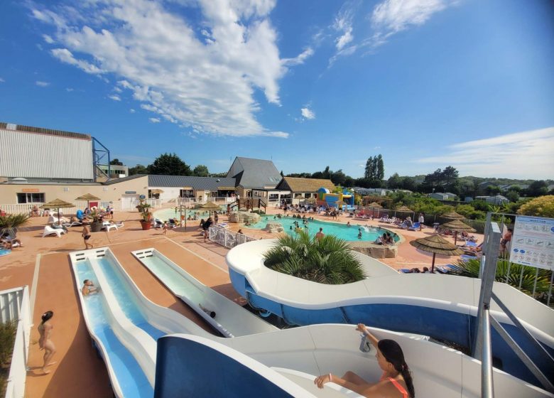 camping-les-prairies-de-la-mer-piscine-exterieure-toboggans