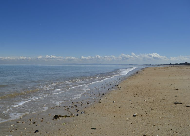 Plage-de-Lion-sur-mer-Caen-la-mer-Tourisme—Romain-Carrillo