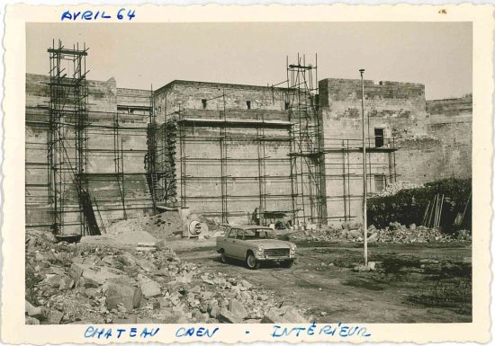 Rémy Marie, Reconstruction des remparts du château de Caen – Vue intérieure, avril 1964, Archives de Caen