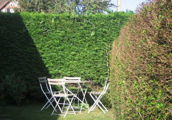 Les Micha – Salon de jardin