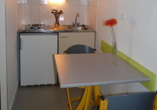 Sphinx Résidences à Epron, coin cuisine studio