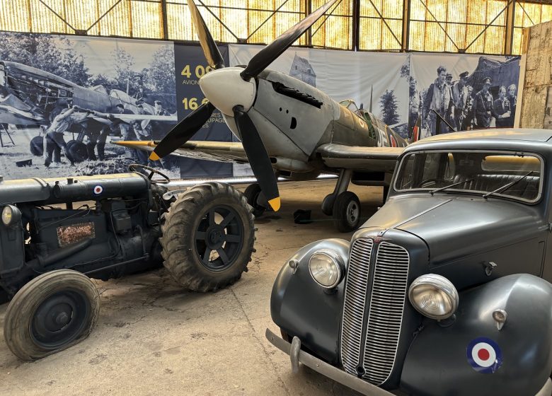 Spitfire & Hillman – D-Day Wings Museum – ©Manon Sandret