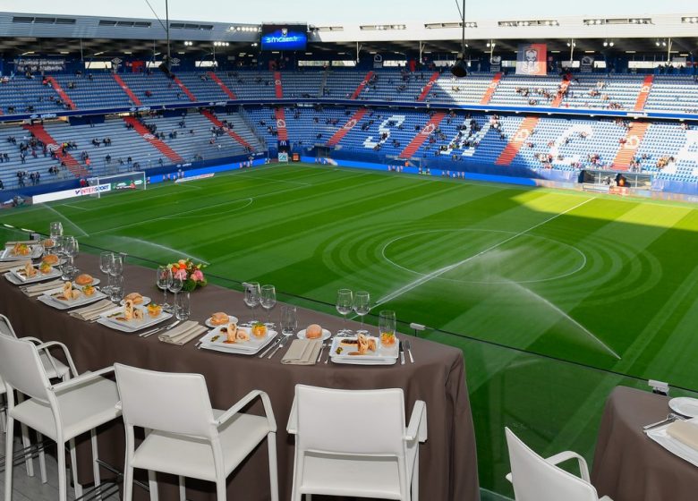 Stade d'Ornano - table-salon-etoiles © SMCaen