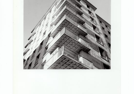 Les balcons d’angle des tours « Marine » avec leurs « sous-faces » sculptées.