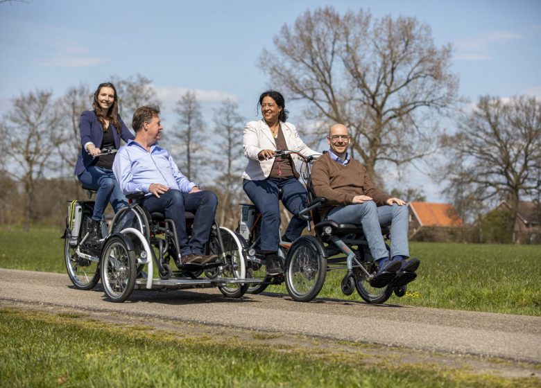 En fauteuil ou sans possibilité de pédaler, embarquer vos proches en toute sécurité avec nos vélos