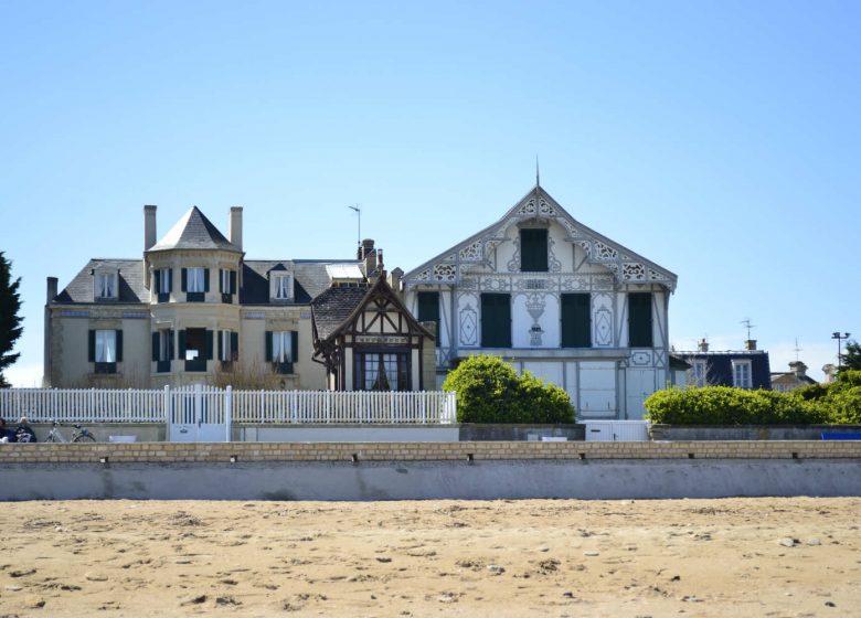 Villa-Henriette-et-Chalet-Henri-villas-de-Lion-sur-mer-Caen-la-mer-Tourisme–Romain-Carrillo