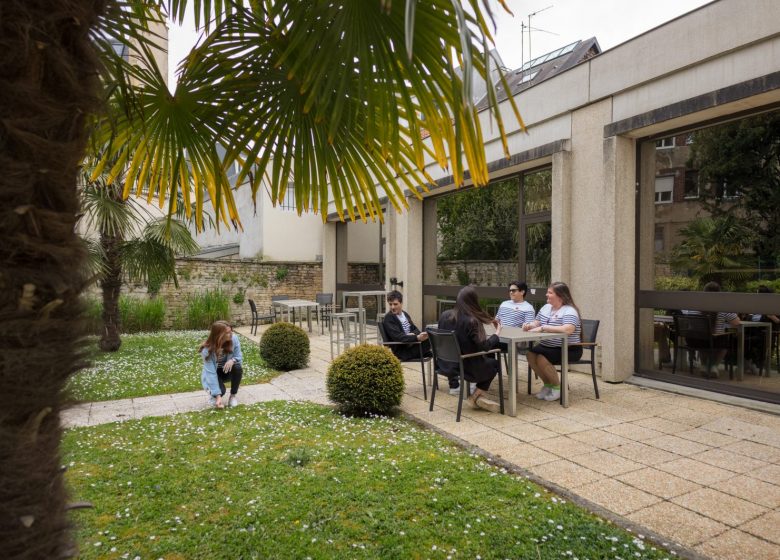 hotel-ibis-caen-centre-port-de-plaisance-jardin