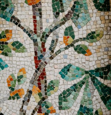 Bâtir en couleur : atelier mosaïque