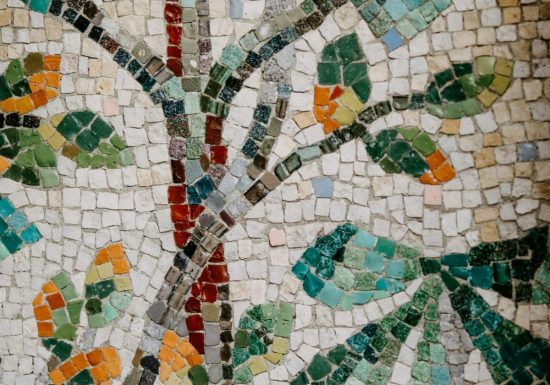 Bâtir en couleur : atelier mosaïque