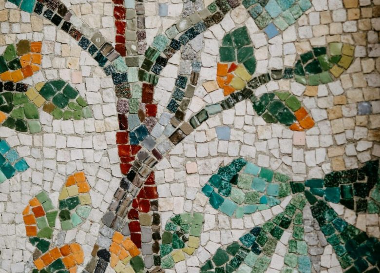 Bâtir en couleur : atelier mosaïque