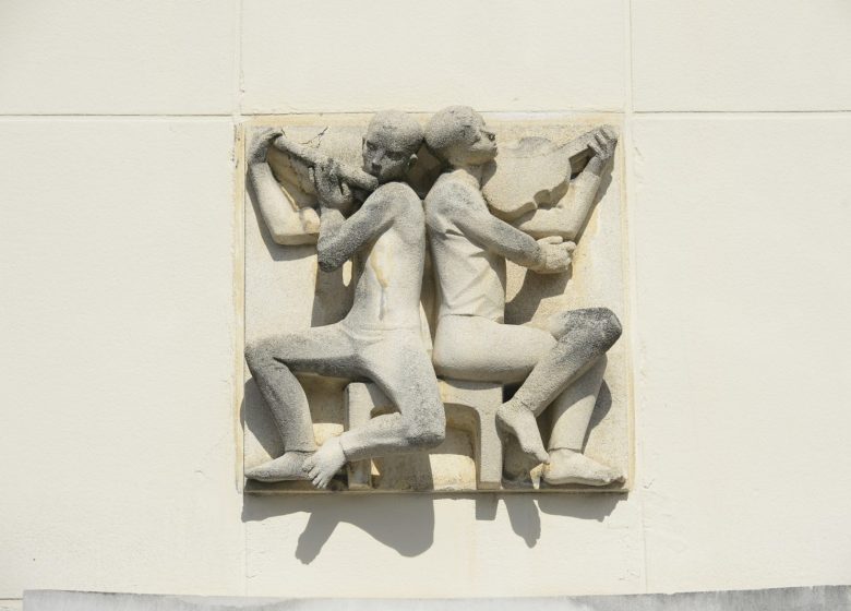Bas-relief « Les musiciens », Caen